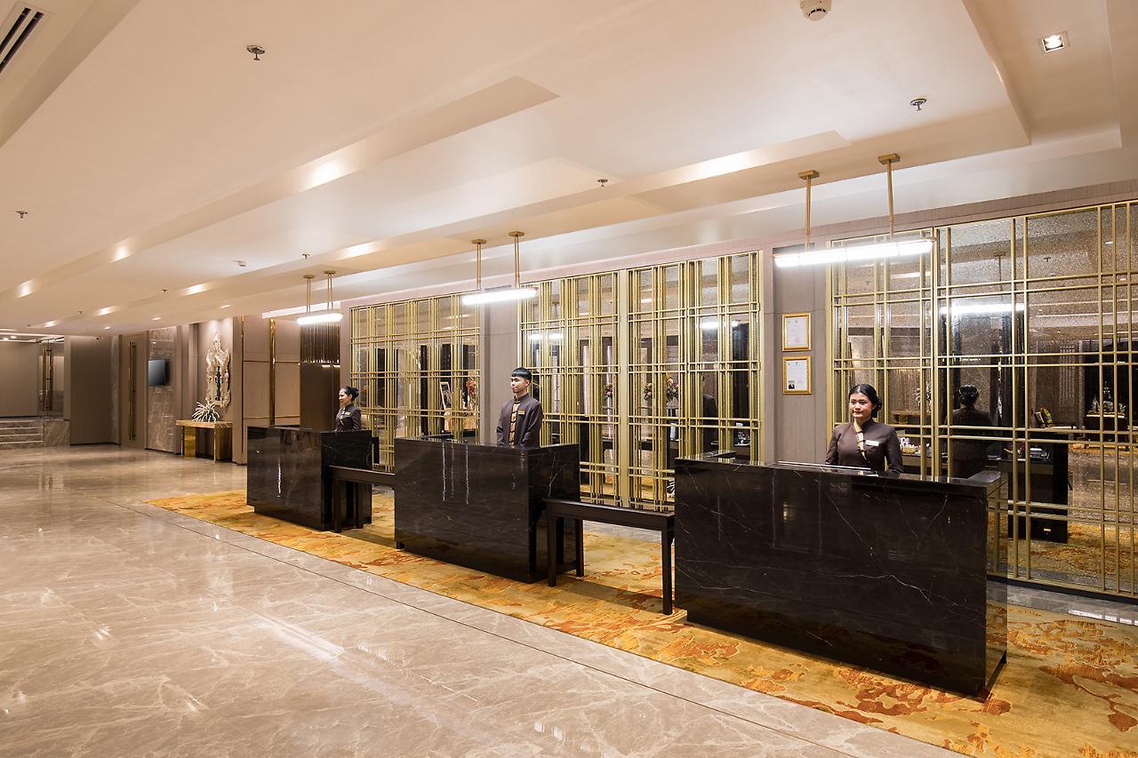 The Heritage Chiang Rai Hotel And Convention Exterior foto Concierge desks at the lobby