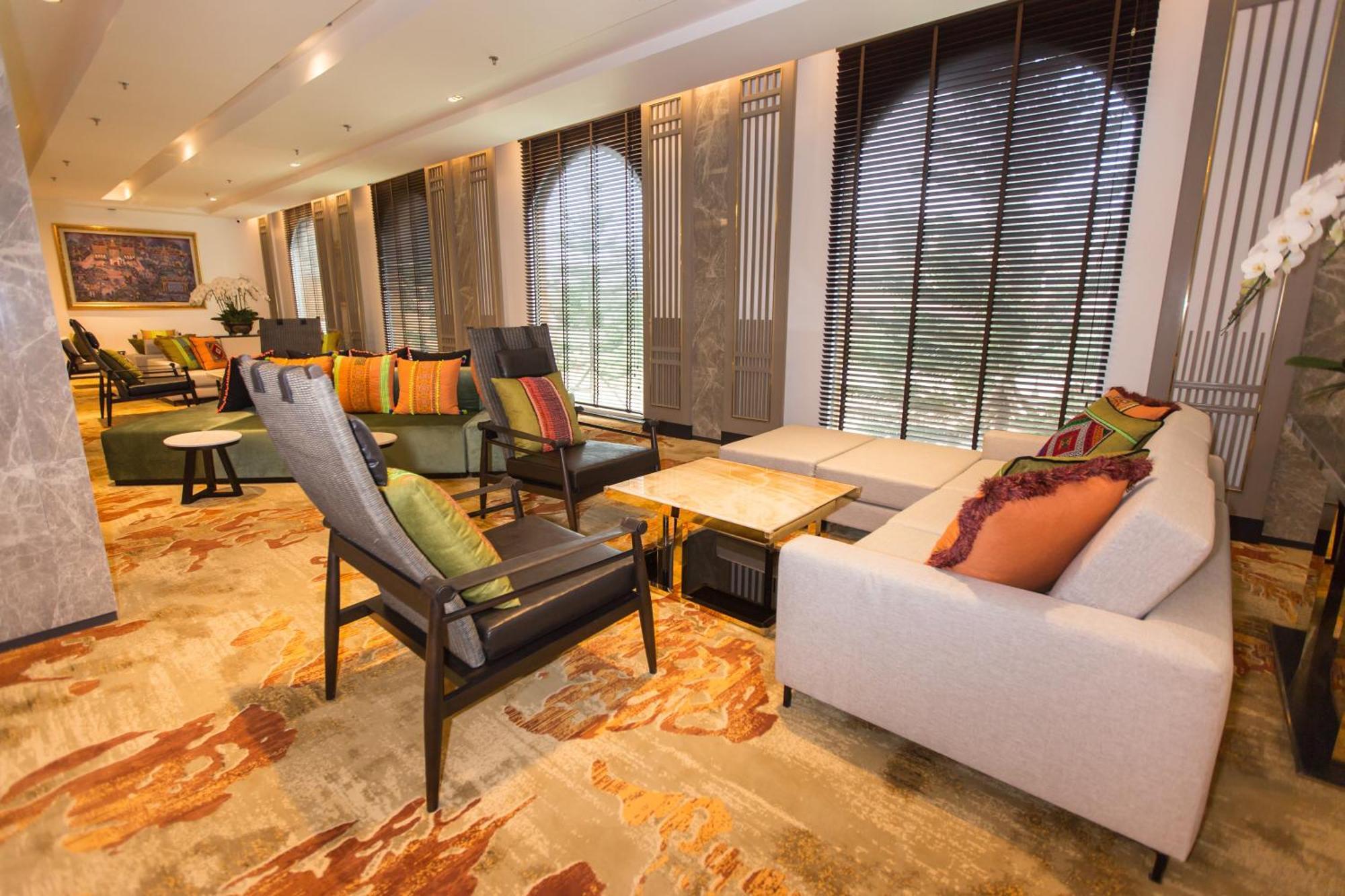 The Heritage Chiang Rai Hotel And Convention Exterior foto The lounge at the airport