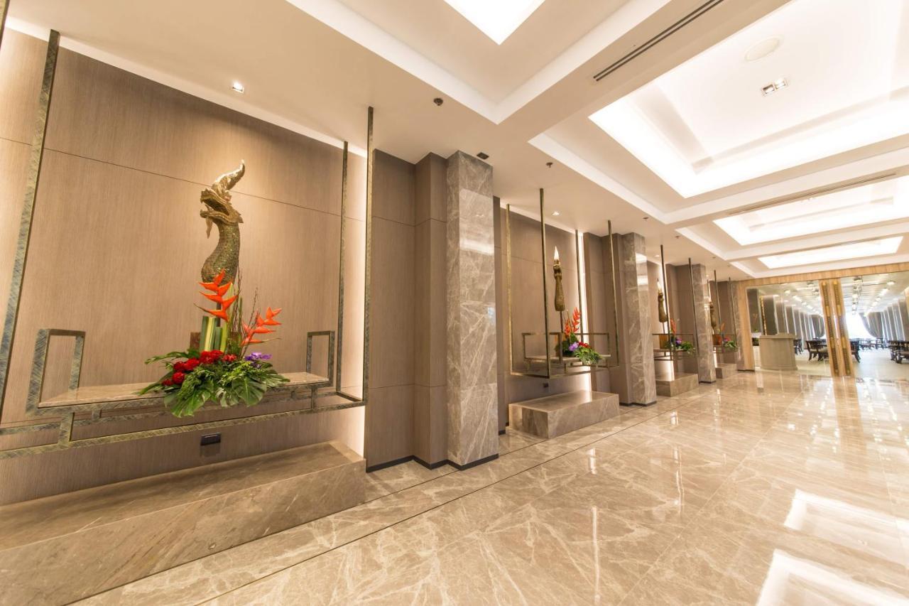 The Heritage Chiang Rai Hotel And Convention Exterior foto The lobby of the hotel