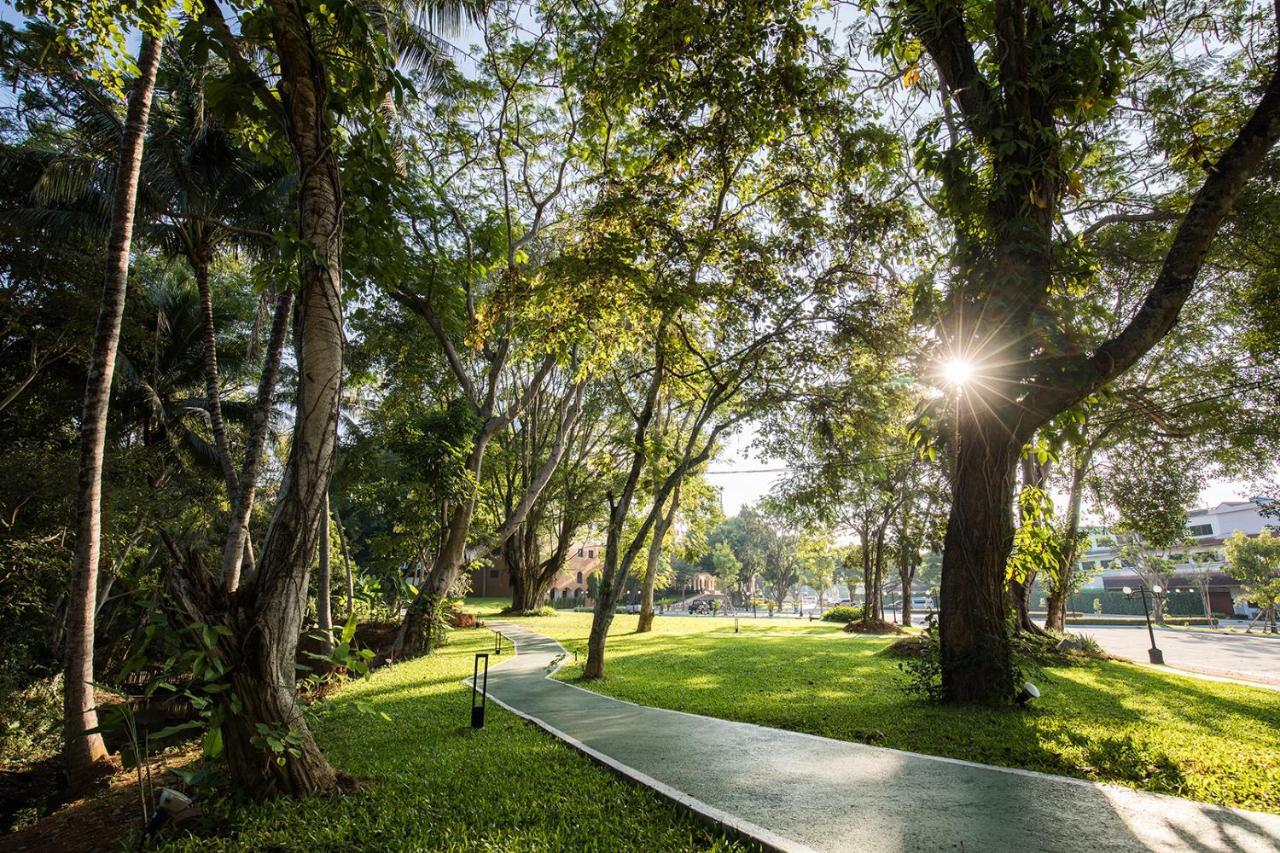 The Heritage Chiang Rai Hotel And Convention Exterior foto Lumphini Park