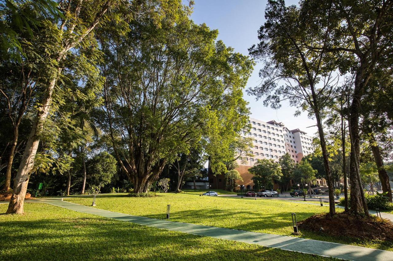 The Heritage Chiang Rai Hotel And Convention Exterior foto The park