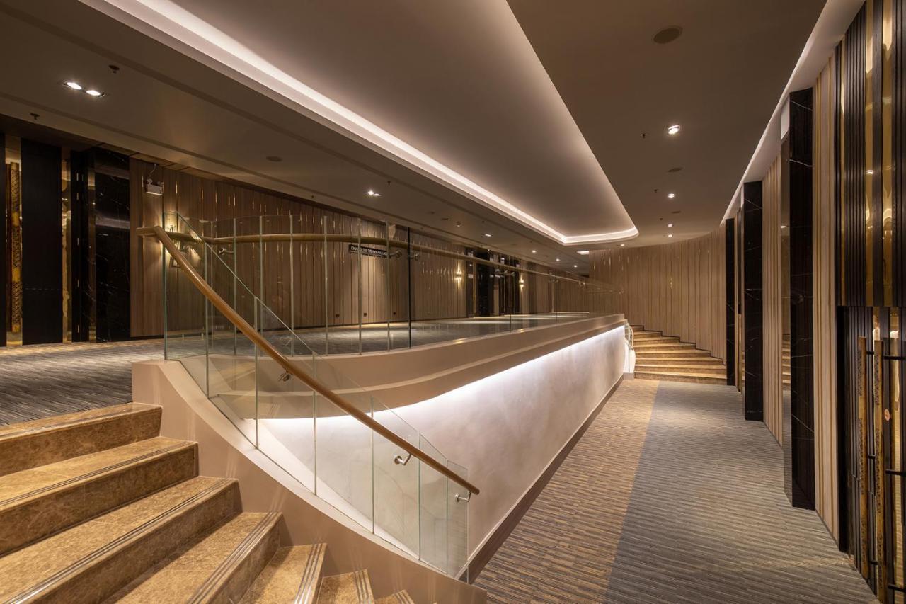 The Heritage Chiang Rai Hotel And Convention Exterior foto The interior of the hotel